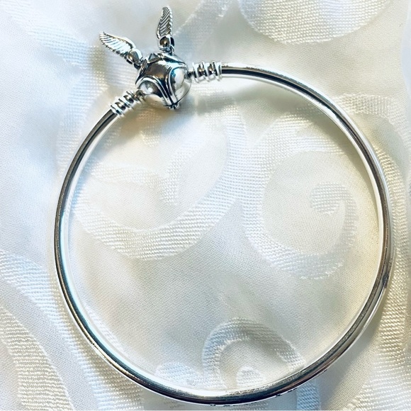 ✨ NWT Harry Potter Golden Snitch Bangle Bracelet - Picture 2 of 12